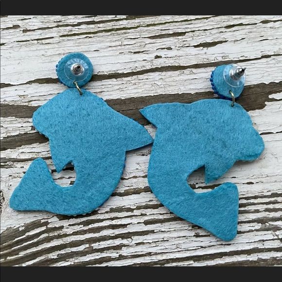 Dolphin Earrings Blue Fish Ocean Beach Dolphins Seed Bead Dangle - Picture 2 of 2